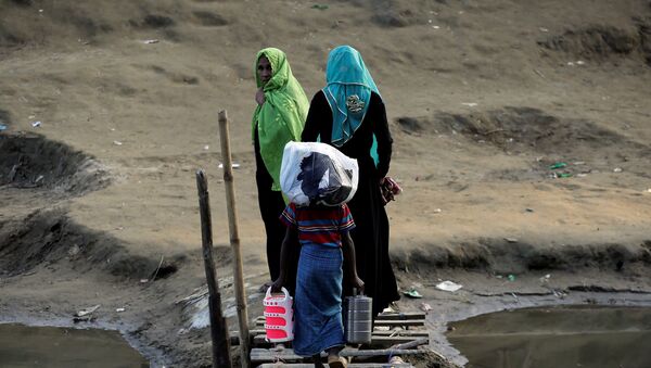 Los refugiados rohinyás en la frontera entre Birmania y Bangladés - Sputnik Mundo