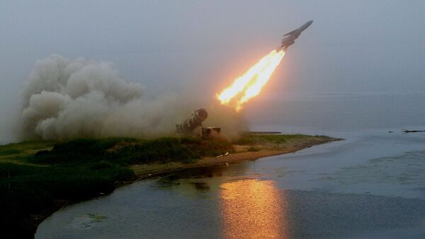 Un lanzamiento de un misil durante unos ejercicios de la Flota del Pacífico, foto de archivo - Sputnik Mundo