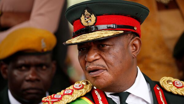 El comandante Constantino Chiwenga, jefe de las Fuerzas Armadas de Zimbabue - Sputnik Mundo