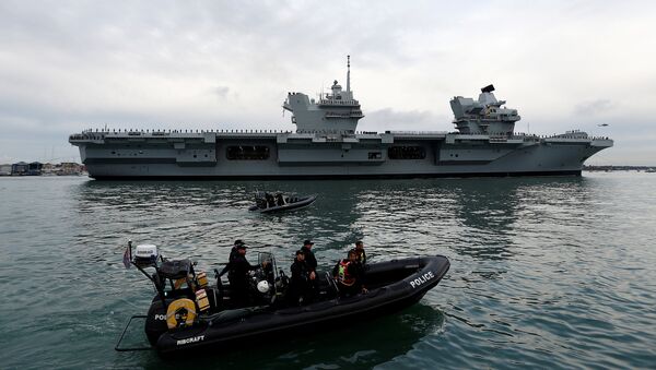 HMS Queen Elizabeth llega a Portsmouth - Sputnik Mundo