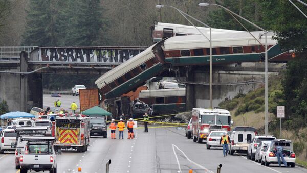 Un tren de pasajeros se descarilla en el estado de Washington, EEUU - Sputnik Mundo
