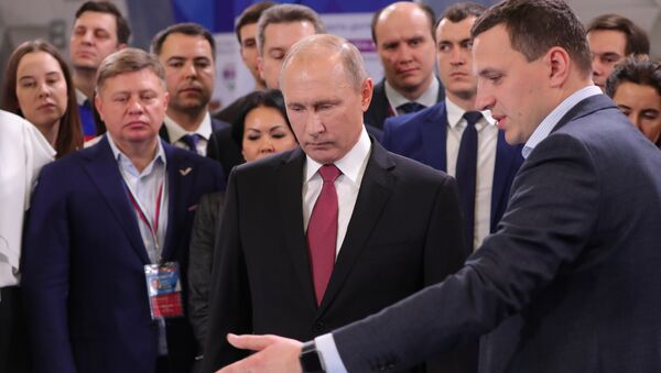 Vladímir Putin, el presidente de Rusia durante la reunión con activistas del Frente Popular de Rusia (ONF, por sus siglas en ruso) - Sputnik Mundo