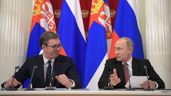 Presidente de Serbia, Aleksandar Vucic, y presidente de Rusia, Vladímir Putin - Sputnik Mundo