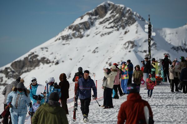 ¡Todos a esquiar! Sochi abre la temporada de esquí - Sputnik Mundo