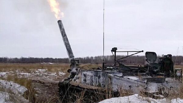 Entrenamiento militar con fuego de morteros Tulipan en la región de Oremburgo - Sputnik Mundo