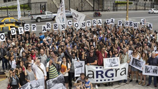 Reporteros gráficos argentinos piden al Gobierno que no dispare contra la prensa - Sputnik Mundo
