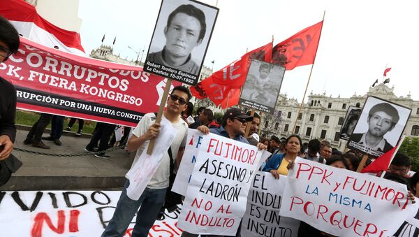 Una movilización contra indulto al expresidente peruano Fujimori - Sputnik Mundo