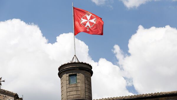 Bandera oficial de la Soberana Orden Militar de Malta - Sputnik Mundo