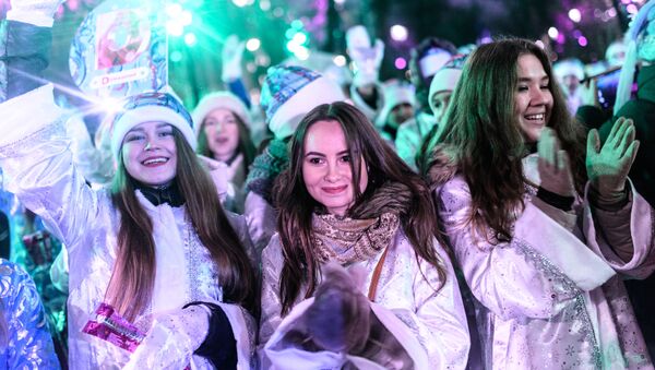 Las 'Nievecillas' rusas se lucen en las calles de Moscú - Sputnik Mundo