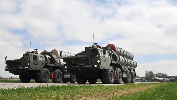 Sistemas de misiles rusas S-400 (archivo) - Sputnik Mundo