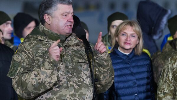 El presidente de Ucrania, Petró Poroshenko, durante el canje de prisioneros entre Kiev y Donbás - Sputnik Mundo