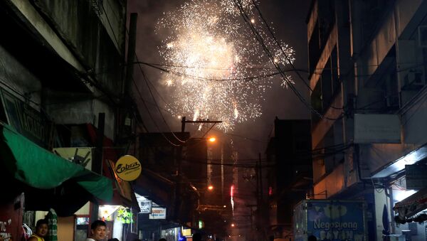 Fuegos artificiales en Manila, Filipinas - Sputnik Mundo