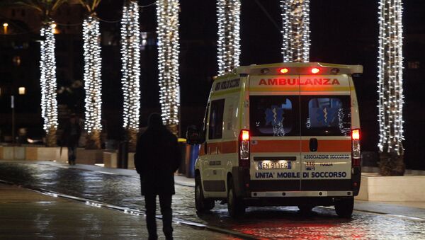 An ambulance arrives with injured at the Antonio Perrino hospital in Brindisi, southern Italy - Sputnik Mundo