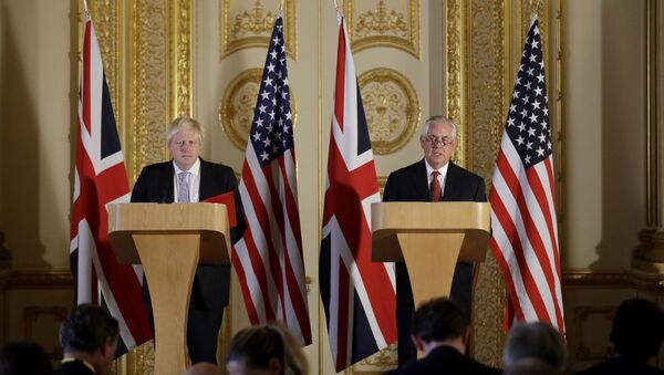 El ministro de Exteriores de Reino Unido, Boris Johnson, y su homólogo estadounidense, Rex Tillerson archivo) - Sputnik Mundo