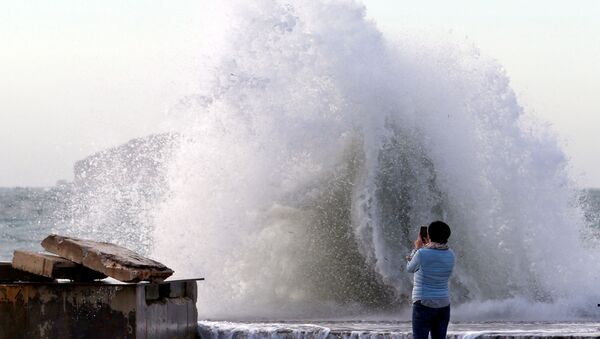 La olas de la tormenta Eleanor en Marsella, Francia - Sputnik Mundo
