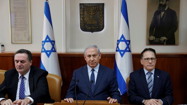 Benjamín Netanyahu, primer ministro de Israel durante el encuentro con su Gabinete - Sputnik Mundo