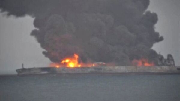 Smoke and fire is seen from Panama-registered tanker SANCHI carrying Iranian oil after it collided with a Chinese freight ship in the East China Sea, in this still image taken from a January 7, 2018 video - Sputnik Mundo