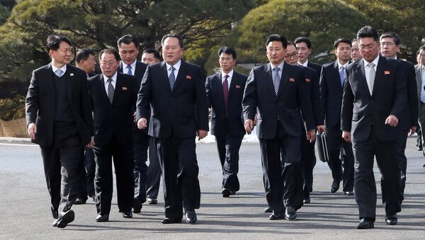 Las delegaciones de las negociaciones entre las dos Coreas - Sputnik Mundo