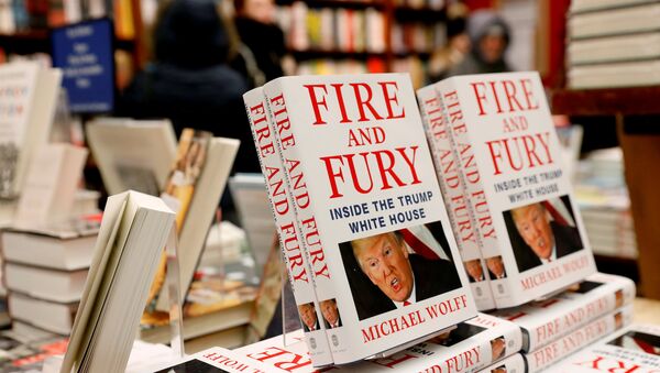 Un libro titulado 'Fuego y Furia: Dentro de la Casa Blanca de Trump' - Sputnik Mundo