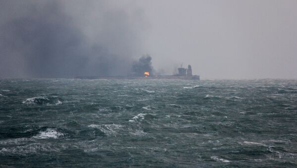 Incendio a bordo del petrolero iraní Sanchi, hundido cerca de Shanghái - Sputnik Mundo