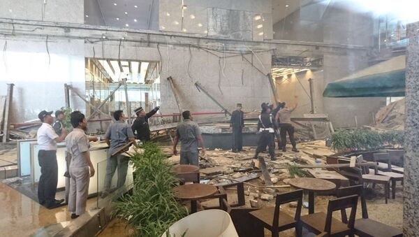 ​El colapso en la sede de la Bolsa de Indonesia en el sur de Yakarta - Sputnik Mundo