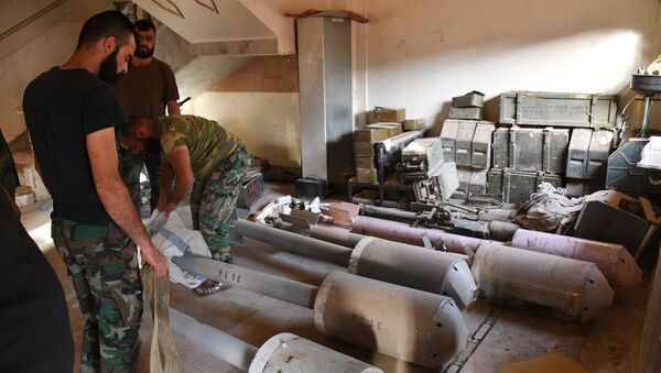 Los soldados sirios preparan los misiles - Sputnik Mundo