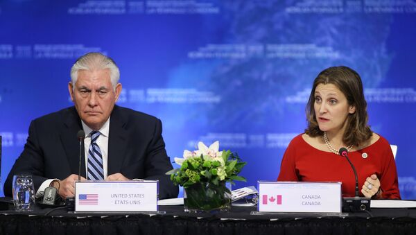 La ministra de Relaciones Exteriores de Canadá, Chrystia Freeland y el Secretario de Estado de EEUU, Rex Tillerson durante la reunión en Vancouver - Sputnik Mundo