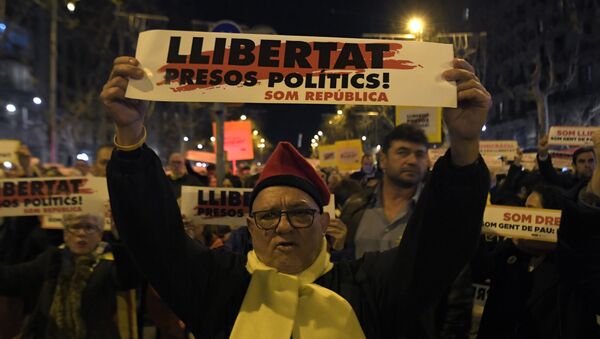 Manifestación en Cataluña por la liberación de independentistas presos - Sputnik Mundo