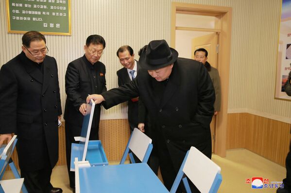 Así ha sido la visita de Kim Jong-un al Instituto de Pedagogía de Pyongyang - Sputnik Mundo