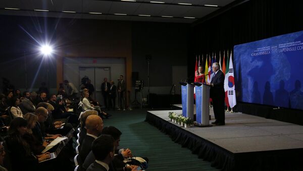 La ministra de Relaciones Exteriores de Canadá, Chrystia Freeland y el Secretario de Estado de EEUU, Rex Tillerson durante la reunión en Vancouver - Sputnik Mundo