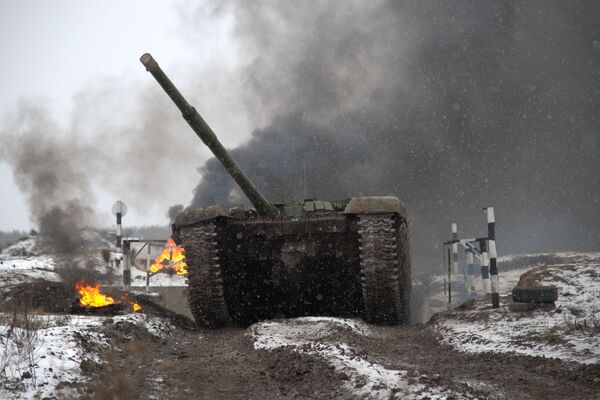 El fuego del que no se puede escapar: el Biatlón de Tanques comienza en Rusia - Sputnik Mundo