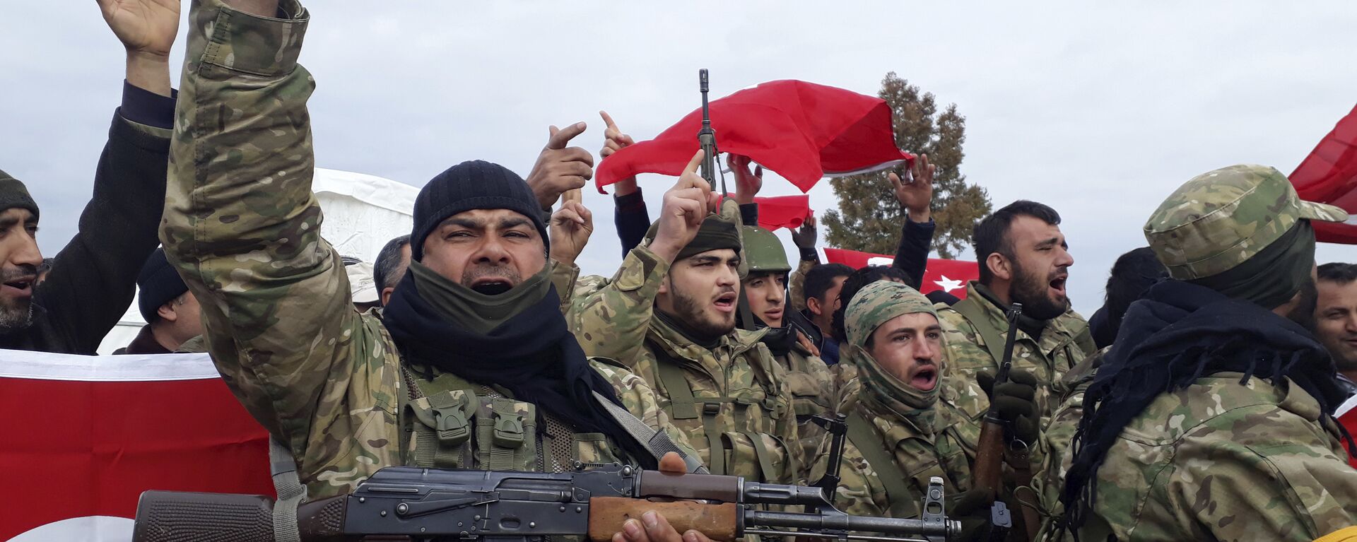 Combatientes del Ejército Libre Sirio, grupo insurgente respaldado por Turquía, en el norte de Siria, 21 de enero de 2018 - Sputnik Mundo, 1920, 02.06.2024