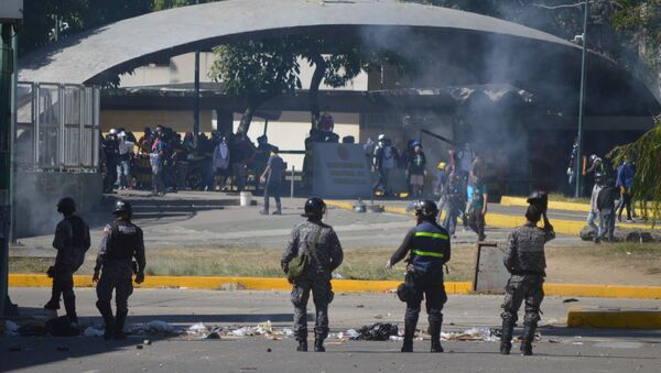 Enfrentamientos durante protesta opositora en Caracas, Venezuela - Sputnik Mundo
