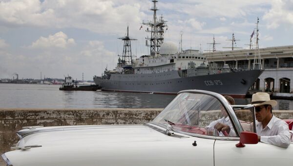 Buque de reconocimiento ruso Víctor Leónov en la bahía de la Habana, Cuba (archivo) - Sputnik Mundo