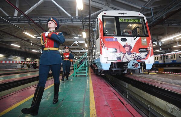 El 'tren de la Victoria' empieza a circular por el metro de Moscú - Sputnik Mundo