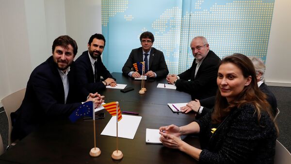 Los diputados catalanes huidos junto al expresidente de Cataluña, Carles Puigdemont - Sputnik Mundo