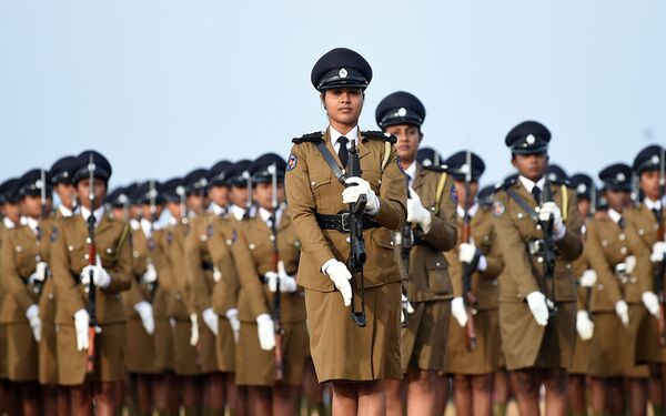 Damas de acero: mujeres policía de todo el mundo - Sputnik Mundo