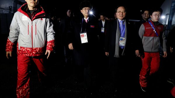 Atletas norcoreanos llegan a la villa Olímpica en Gangneung, Corea del Sur - Sputnik Mundo