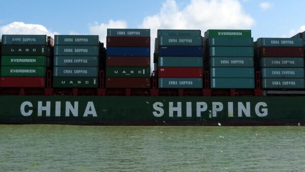 Contenedores con productos chinos pasan por el Canal de Panamá - Sputnik Mundo