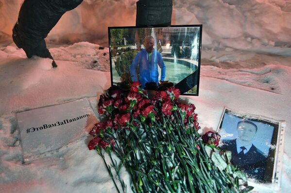 Los rusos honran la memoria del piloto ruso fallecido en Siria - Sputnik Mundo