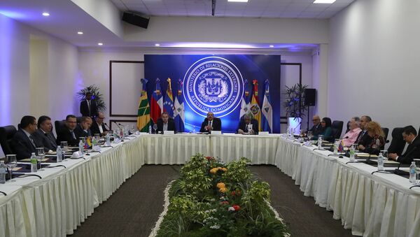 Delegaciones de Gobierno y oposición dialogan en Santo Domingo - Sputnik Mundo