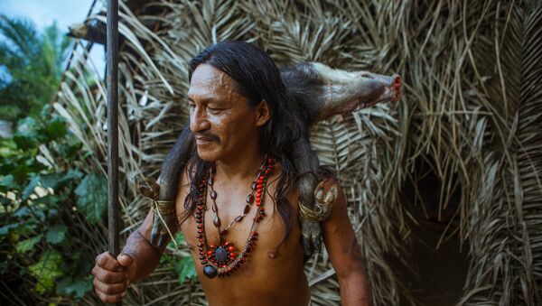 Un indígena de Amazonia - Sputnik Mundo