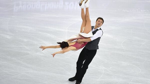Ekaterina Bobrova y Dmitri Soloviev, patinadores rusos - Sputnik Mundo