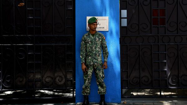 Un soldado de la Maldivas - Sputnik Mundo