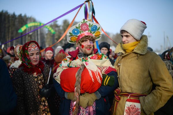 Празднование Масленицы в Новосибирске - Sputnik Mundo