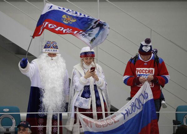 Entre vikingos y Papás Noel: así animan a sus equipos los hinchas de los JJOO de Pyeongchang - Sputnik Mundo
