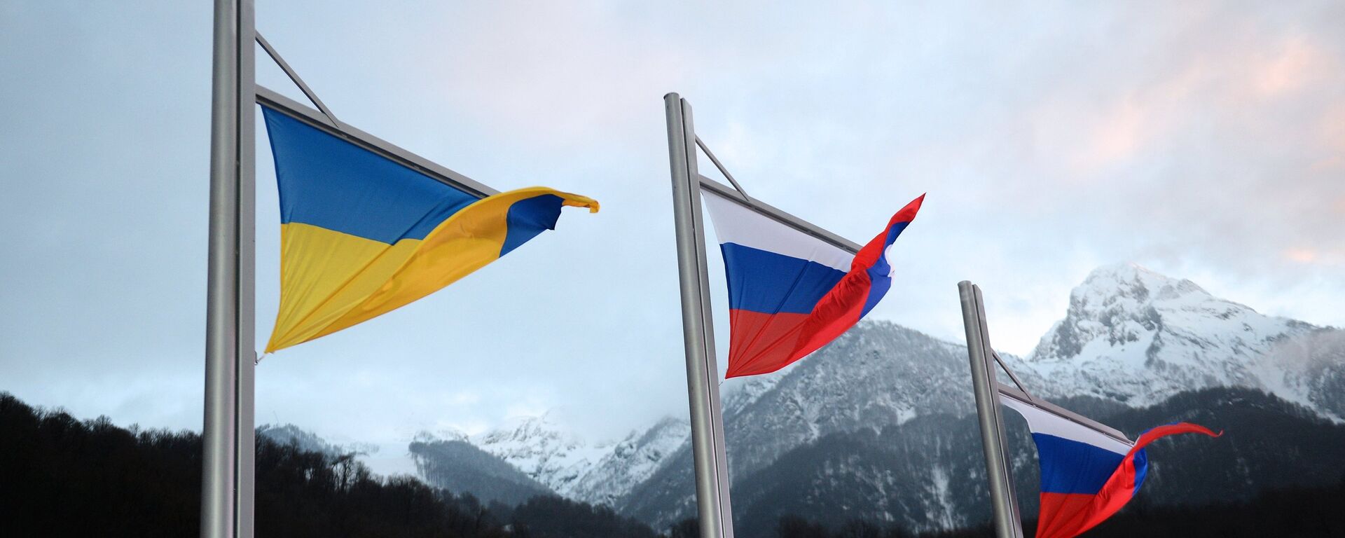 Banderas de Rusia y Ucrania - Sputnik Mundo, 1920, 18.01.2022