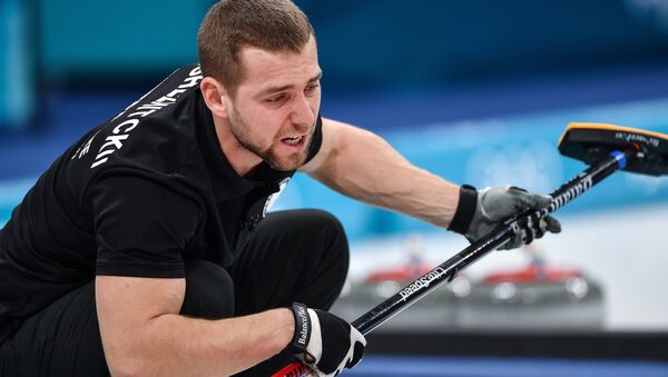 El atleta ruso de curling Alexandr Krushelnitski - Sputnik Mundo