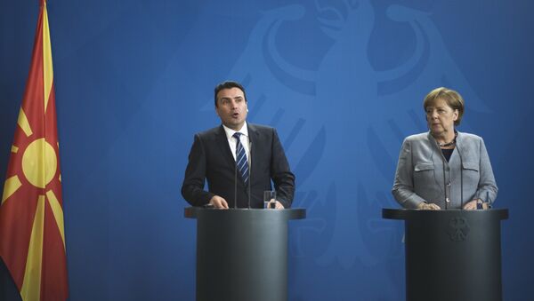 El primer ministro de la república, Zoran Zaev y la canciller alemana, Angela Merkel - Sputnik Mundo