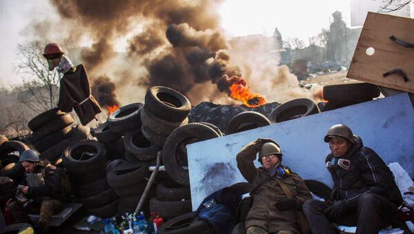 Los opositores en la calle Institútskaya en Kiev el 21 de febrero de 2014 (archivo) - Sputnik Mundo